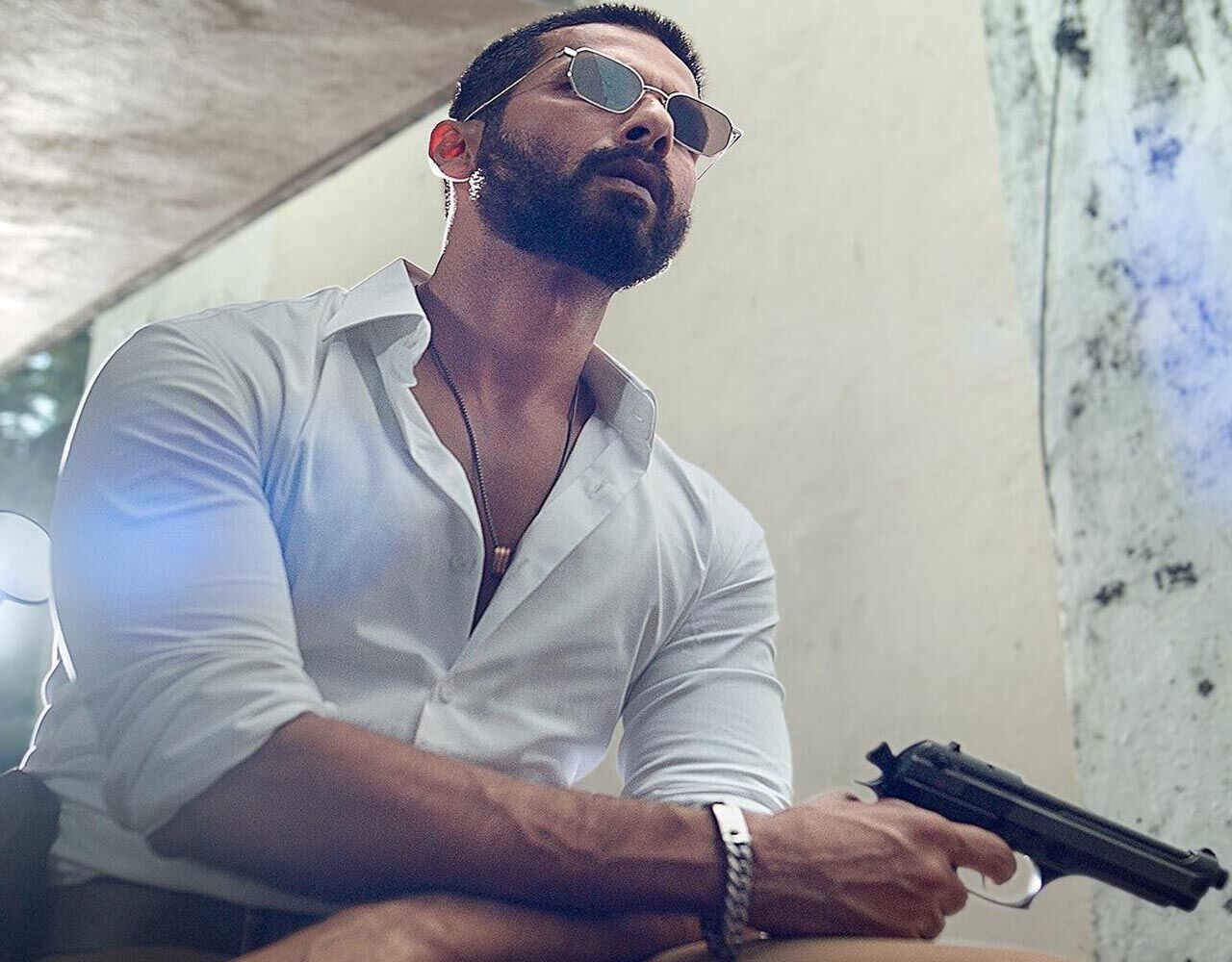 Deva Movie First Look: शाहिद कपूर की फिल्म 'देवा' का फर्स्ट लुक जारी ...