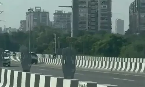 Delhi News: दिल्ली-मेरठ एक्सप्रेसवे पर 5 किलोमीटर गलत दिशा में चली कार, पुलिस ने किया 7,000 का चालान