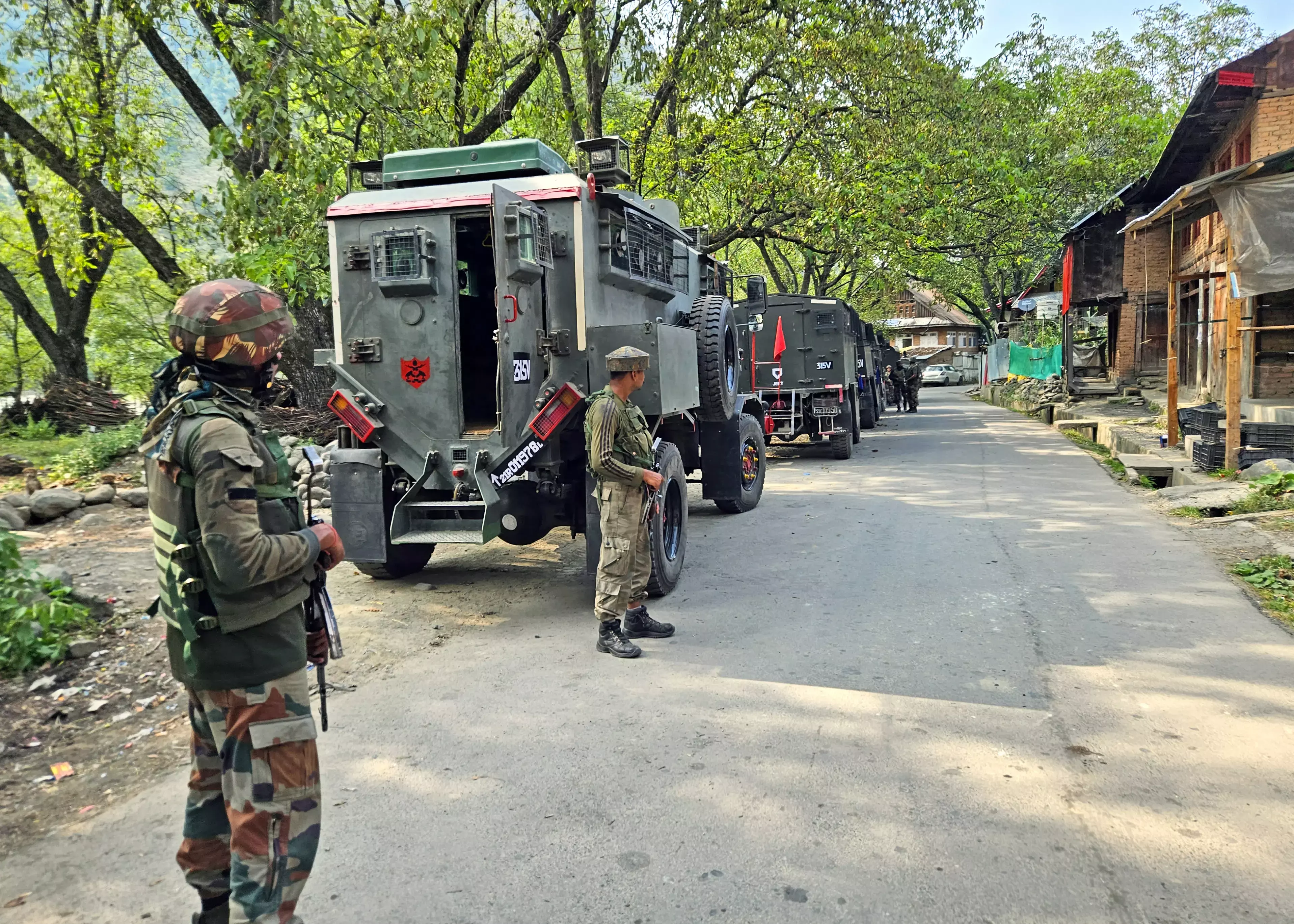 Jammu and Kashmir: कुपवाड़ा में सुरक्षाबलों का आतंकियों के साथ मुठभेड़, 2 आतंकवादी हुए ढेर, ऑपरेशन जारी