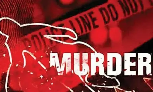 Gopalganj Crime News: बर्थडे मनाने के बाद फंदे से झूलता मिला 15 साल की लड़की का शव, मां के ब्वॉयफ्रेंड पर हत्या का आरोप