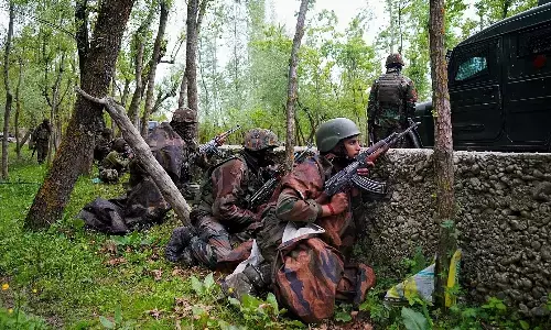 Jammu Kashmir: जम्मू में अंतरराष्ट्रीय सीमा पर पाकिस्तानी गोलीबारी, बीएसएफ के दो जवान समेत एक महिला घायल