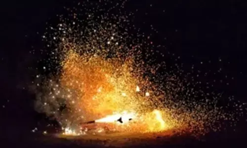 Hardoi News: हरदोई में पटाखा फैक्ट्री में विस्फोट, एक नाबालिग की मौत,दो घायल, अवैध रूप से बनाए जा रहे थे पटाखे