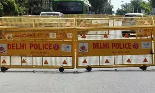 Delhi News: दिल्ली में बेकाबू SUV ने ड्यूटी पर तैनात दिल्ली पुलिसकर्मी को मारी टक्कर, कई फीट दूर जाकर गिरा जवान