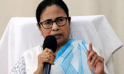 CM Mamata Banerjee: लखनऊ दुर्गा पूजा पंडाल की ममता बनर्जी ने की सराहना