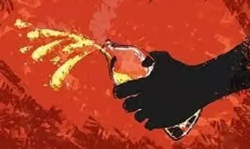 Karnataka Acid Attack: कर्नाटक में छात्रा पर तेजाब फेंकने के आरोप में हेडमास्टर निलंबित