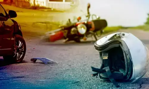 Sultanpur News: यूपी के सुल्तानपुर में बाइक सवार दो युवकों को रोडवेज बस ने कुचला, दो की मौत