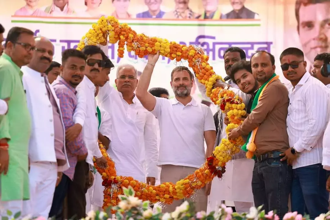 Rahul Gandhis visit to Chhattisgarh: CG में राहुल की 3 गारंटी: सालाना 4 हजार रुपये बोनस, फ्री शिक्षा और एमएसपी पर 10 रुपये अतिरिक्‍त