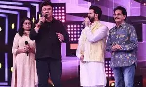 Sa Re Ga Ma Pa TV Show: सा रे गा मा पा के जजों ने कार्तिक कुमार कृष्णमूर्ति के फैन को वित्तीय सहायता की पेशकश की...