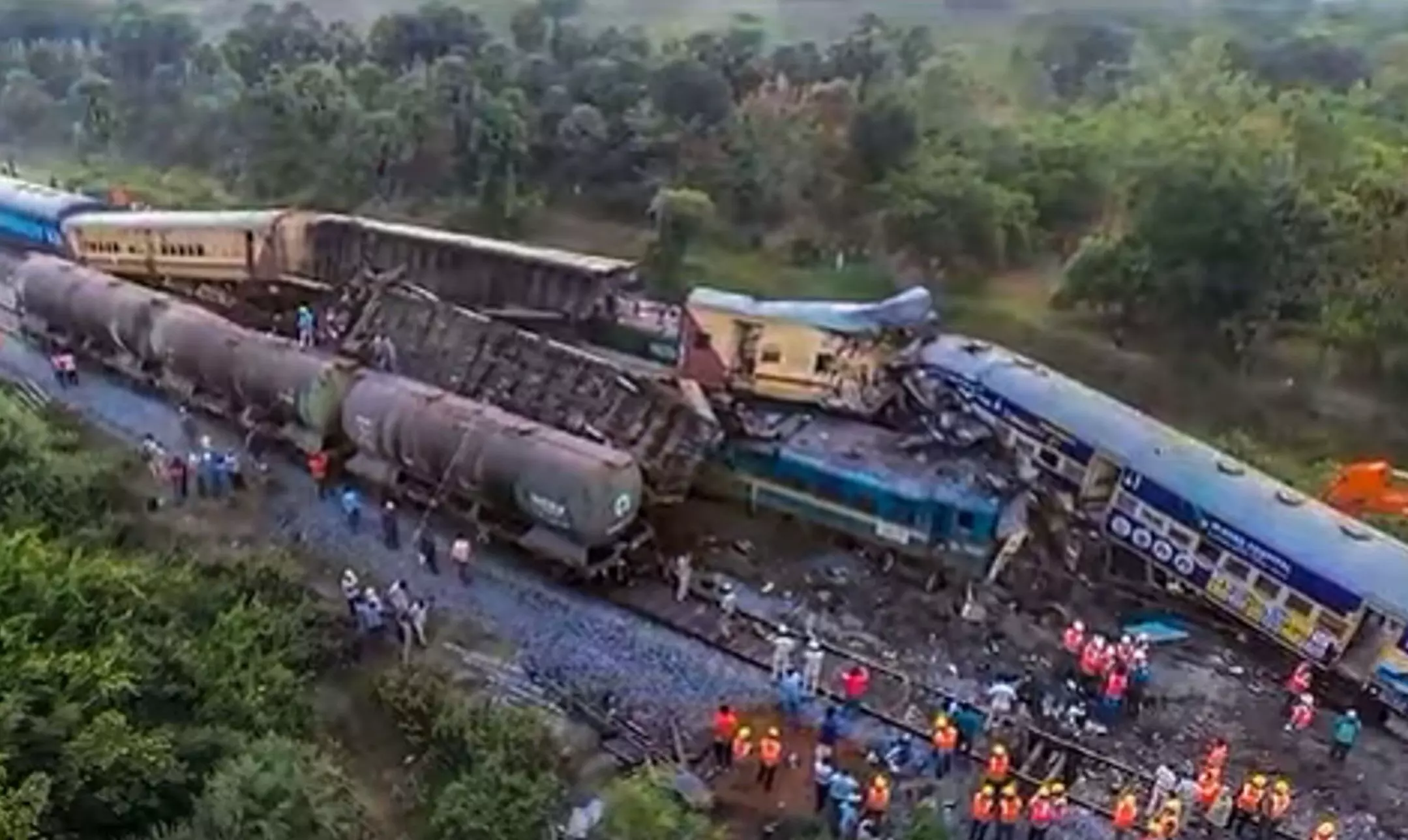 Andhra Pradesh Train Accident: आंध्र प्रदेश में 2 ट्रेनों की टक्कर में अब तक 14 लोगों की मौत, 50 से ज्यादा यात्री जख्मी, छह पहचाने गए Andhra Pradesh Train Accident: आंध्र प्रदेश में 2 ट्रेनों की टक्कर में अब तक 14 लोगों की मौत, 50 से ज्यादा यात्री जख्मी, छह पहचाने गए