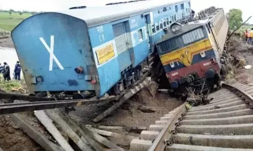 बिग ब्रेकिंग: बड़ा रेल हादसा: 13 लोगों की मौत, 50 जख्मी, दो ट्रेनों की आपस में टक्कर