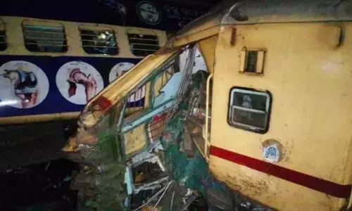 Visakhapatnam Train Accident: विशाखापट्टनम में बड़ा रेल हादसा, अब तक 13 की मौत 50 से ज्यादा घायल, मुआवजे का ऐलान