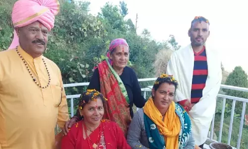 Uttarakhand News: योगेश्वर श्रीकृष्ण मंदिर कमेटी का ऐतिहासिक फैसला, उत्तराखंड में पहली बार इस मंदिर में 2 महिलाओं का बनाया गया पुजारी