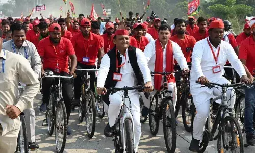 Akhilesh Yadav News: अखिलेश यादव ने चलाई साइकिल, बताया PDA का फुलफॉर्म