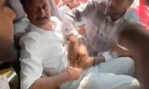 Prabhakar Reddy: तेलंगाना में चुनाव प्रचार के दौरान BRS के सांसद प्रभाकर रेड्डी पर चाकू से हमला, हमलावर गिरफ्तार