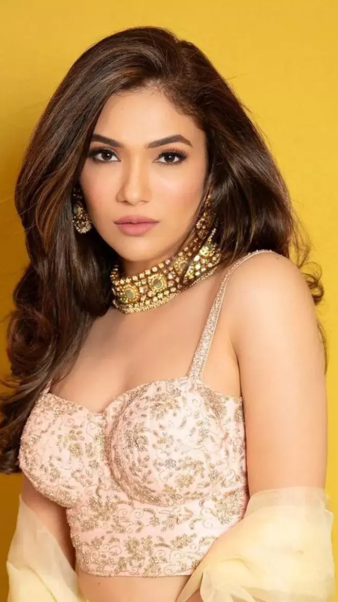 रिद्धिमा पंडित ने लहंगा ब्लाउज पहन लूटी महफिल, करवाया दिलकश फोटोशूट, देखिए