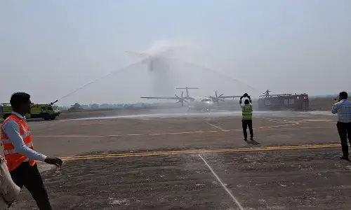 Bilaspur News: फ्लाइट का स्‍वागत: फोटो में देखिए दिल्‍ली-‍ बिलासपुर सीधी फ्लाइट का एयरपोर्ट पर कैसे हुआ स्‍वागत