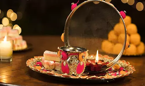 Karwa Chauth 2023: उत्तराखंड सरकार का महिला कर्मचारियों को तोहफा, एक नवंबर को छुट्टी घोषित