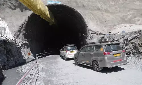 Uttarakhand News: बदरीनाथ और गौरीकुंड नेशनल हाईवे को जोड़ने वाली 910 मीटर सुरंग हुई आर-पार, लोगों को यातायात में मिलेगी सहूलियत