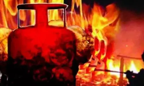 Delhi News: दिल्ली के द्वारका में LPG सिलेंडर फटा, पांच लोग झुलसे; मकान भी पूरी तरह से क्षतिग्रस्त