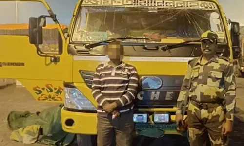 Kolkata News: 4 करोड़ की सोने की बिस्कुट जब्त, बीएसएफ ने भारत-बांग्लादेश सीमा पर तस्करी करते पकड़ा...