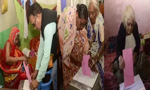 छत्तीसगढ़ में इन्होंने कर लिया मतदान, मतदाताओं के घर पहुंची मतदान दल...