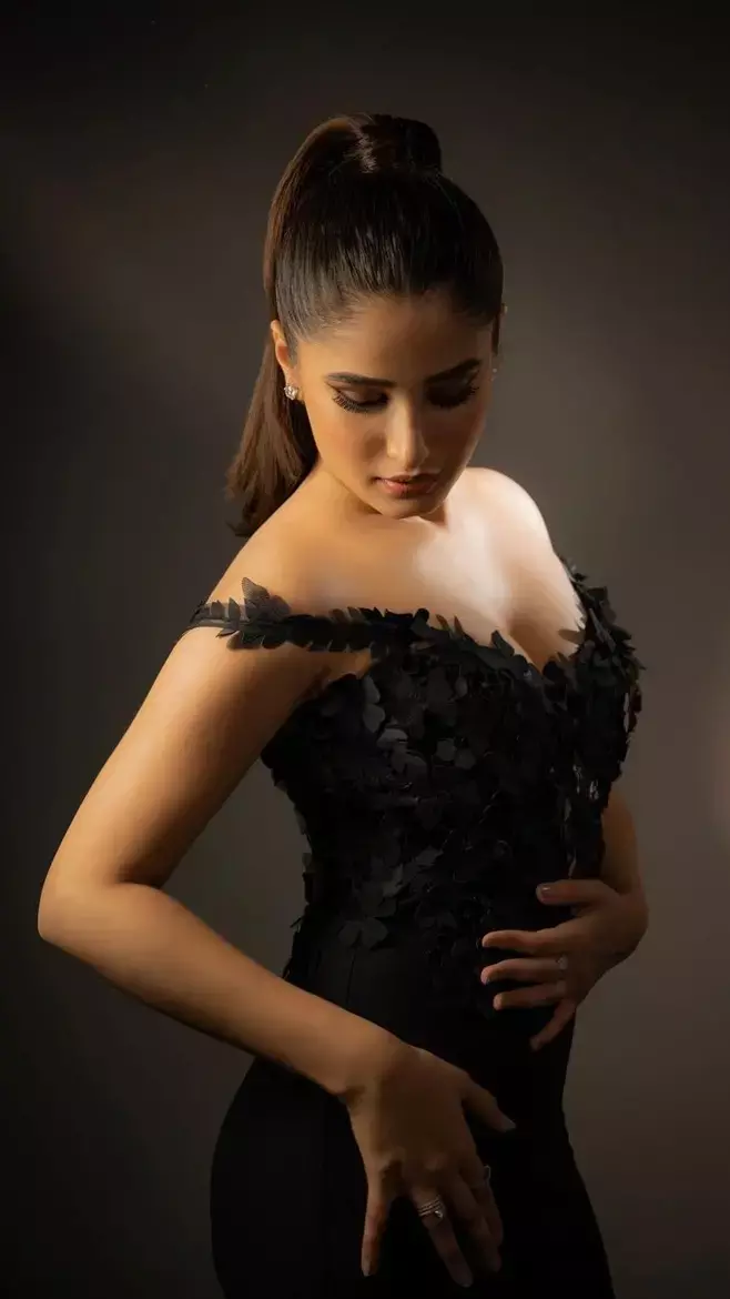 ब्लैक ड्रेस में रवीना की बेटी राशा थडानी ने ढाया कहर, बोल्ड फोटोशूट देख फैंस हुए बेकाबू