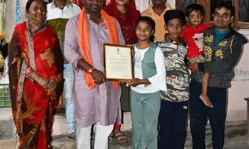 Kanker PM Modi Sketch Girl: पीएम मोदी ने निभाया बेटी से किया वादा: दो दिन पहले कांकेर की सभा में मोदी ने किया था आकांक्षा से यह वादा....