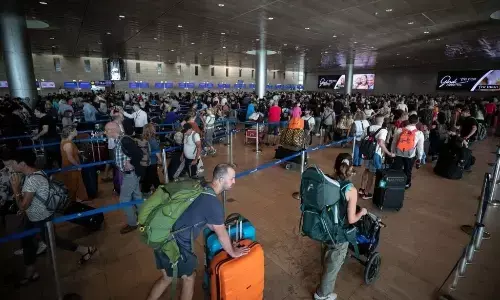 Israel Hamas War: इज़राइल ने नागरिकों से विदेश यात्रा पर पुनर्विचार करने का किया आग्रह