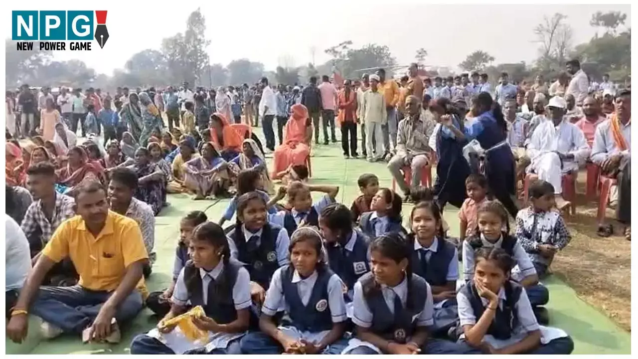 CG Koriya News: चुनावी सभा में स्कूली बच्चों से नेताओं का करवाया स्वागत, यूनिफार्म में पहुंचे थे बच्चे, प्राचार्य निलंबित...
