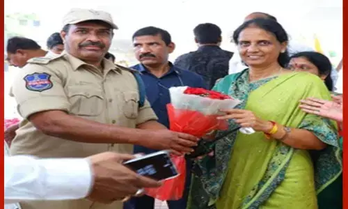 Telangana News: सब इंस्पेक्टर ने खुद को मारी गोली, मंत्री के थे सुरक्षा अधिकारी