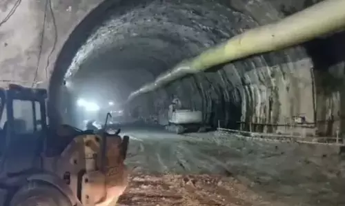 Uttarakhand News:उत्तराखंड के नगरासू में निर्माणाधीन सुरंग में लगी आग,  44 मजदूरों को बचाया गया