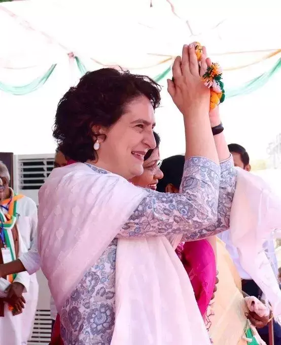 Priyanka Gandhis public meeting in Balod: केंद्र सरकार जिस पैसे को अपना कहती है वह जनता का है: प्रियंका गांधी