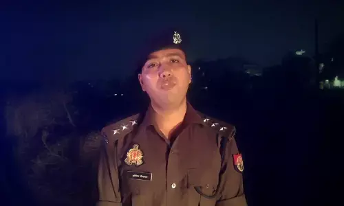 Ghaziabad Crime News: छात्रा से मोबाइल लूटने का आरोपी पुलिस मुठभेड़ के बाद गिरफ्तार, चोरी की बाइक जब्‍त