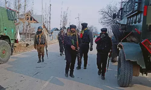 Jammu Kashmir : शोपियां मुठभेड़ में टीआरएफ का आतंकी ढेर, गोला-बारूद बरामद, पुलिस और सेना के जवान मोर्चे पर
