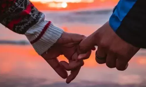 West Bengal: बंगाल में शख्स ने अपने गे पार्टनर पर जालसाजी, शारीरिक उत्पीड़न का लगाया आरोप