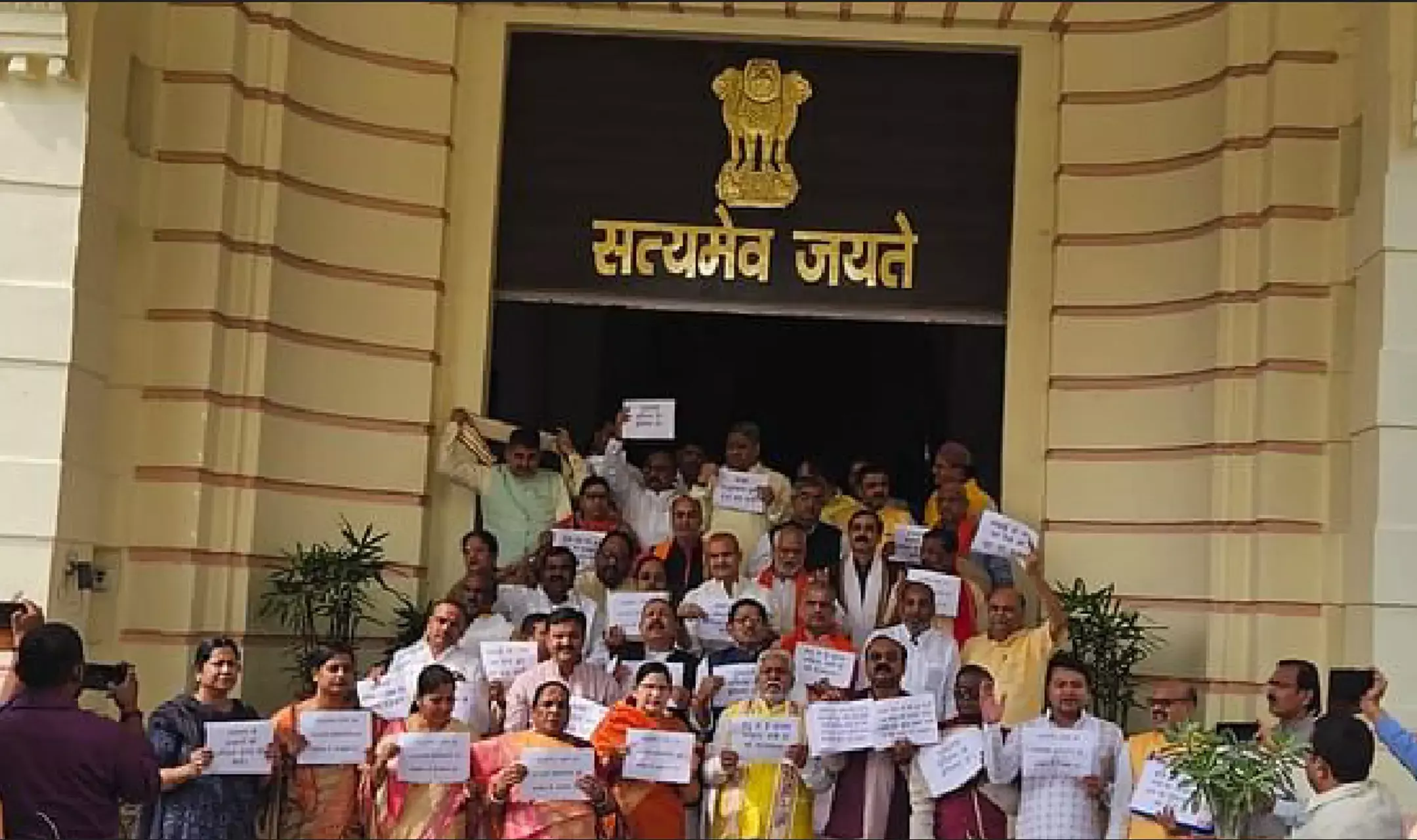 Bihar Vidhan Sabha: नीतीश कुमार के बयान पर बवाल, इस्तीफे की मांग को लेकर बिहार विधानसभा में भाजपा का हंगामा जारी