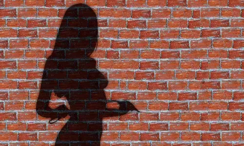 Karnataka Crime News: हनी ट्रैप में फंसे सेवानिवृत्त सैनिक ने की आत्‍महत्‍या, झील से शव बरामद