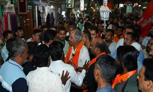 CG Raipur News: ब्रेकिंग: बृजमोहन अग्रवाल पर हमला! प्रचार के दौरान लोगों ने की झूमाझटकी, समर्थकों ने थाना घेरा