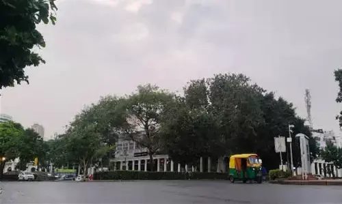 Delhi NCR Ka Mausam: दिल्ली-NCR में अचानक बदला मौसम, खतरनाक प्रदूषण से मिली राहत