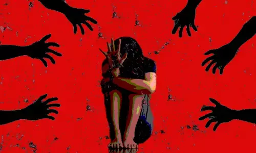 Karnataka Gangrape: कर्नाटक में नाबालिग लड़की से गैंगरेप, वीडियो बनाकर किया ब्लैकमेल