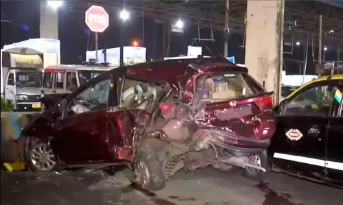 Mumbai News : बांद्रा-वर्ली सी लिंक रोड पर बड़ा सड़क हादसा, दो महिलाओं समेत तीन लोगों की मौत; छह लोग गंभीर रूप से घायल