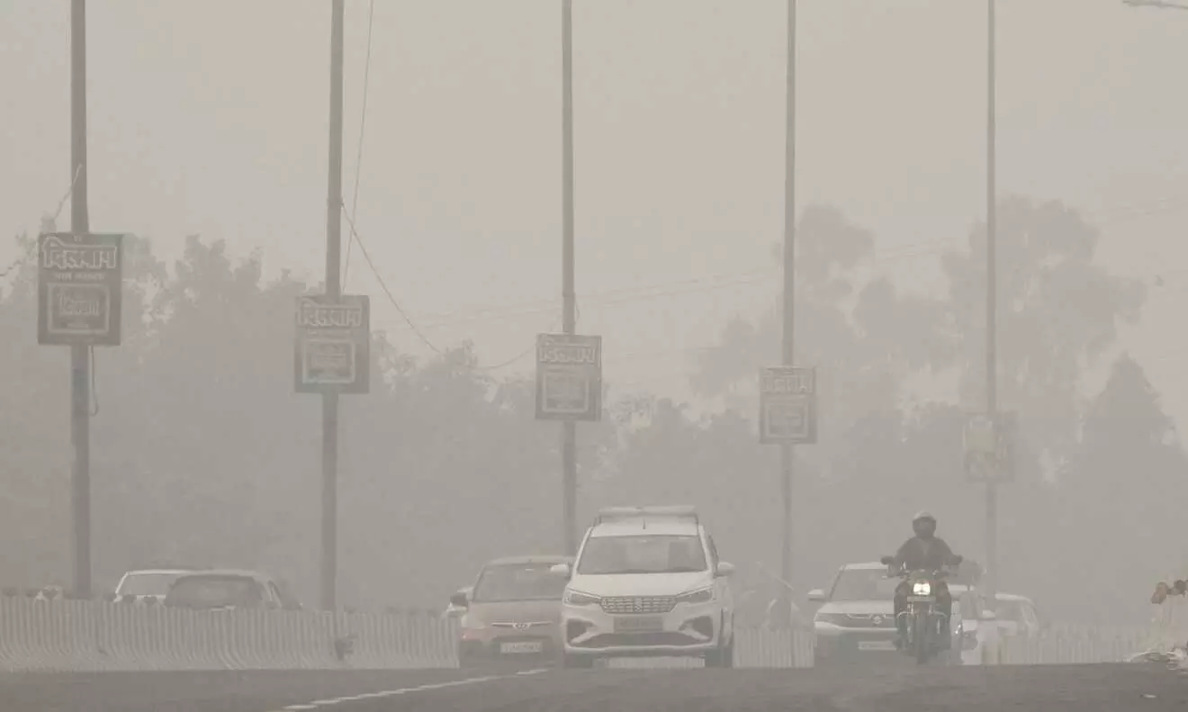 Delhi Air Pollution: दिल्ली-NCR में बारिश के बाद प्रदूषण से थोड़ी राहत, लेकिन हवा अब भी खराब श्रेणी में Delhi Air Pollution: दिल्ली-NCR में बारिश के बाद प्रदूषण से थोड़ी राहत, लेकिन हवा अब भी खराब श्रेणी में