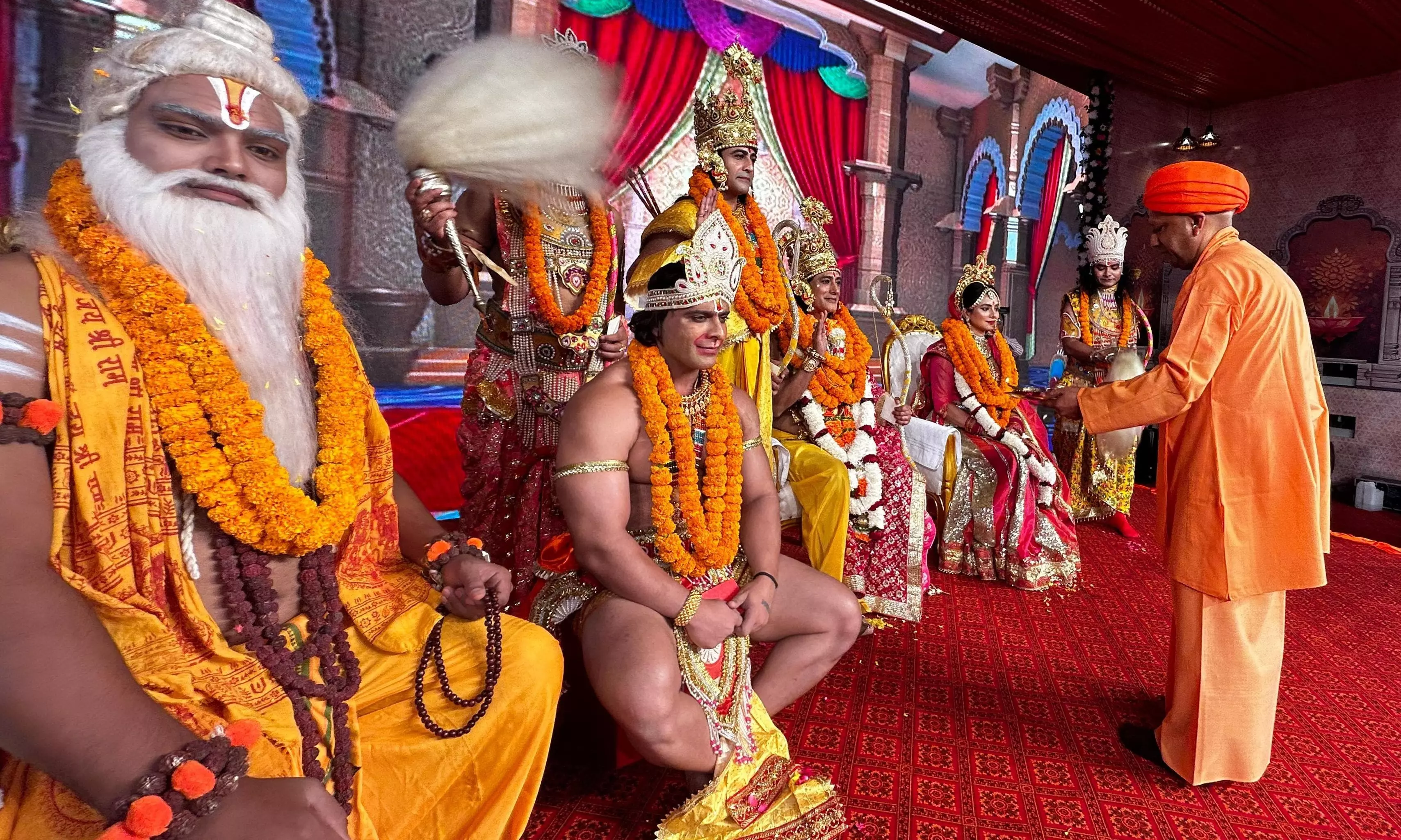 Ayodhya Diwali: 14 साल का वनवास खत्म, पुष्पक विमान से अयोध्या पहुंचे प्रभु श्रीराम, माता सीता और भैया लक्ष्मण Ayodhya Diwali: 14 साल का वनवास खत्म, पुष्पक विमान से अयोध्या पहुंचे प्रभु श्रीराम, माता सीता और भैया लक्ष्मण