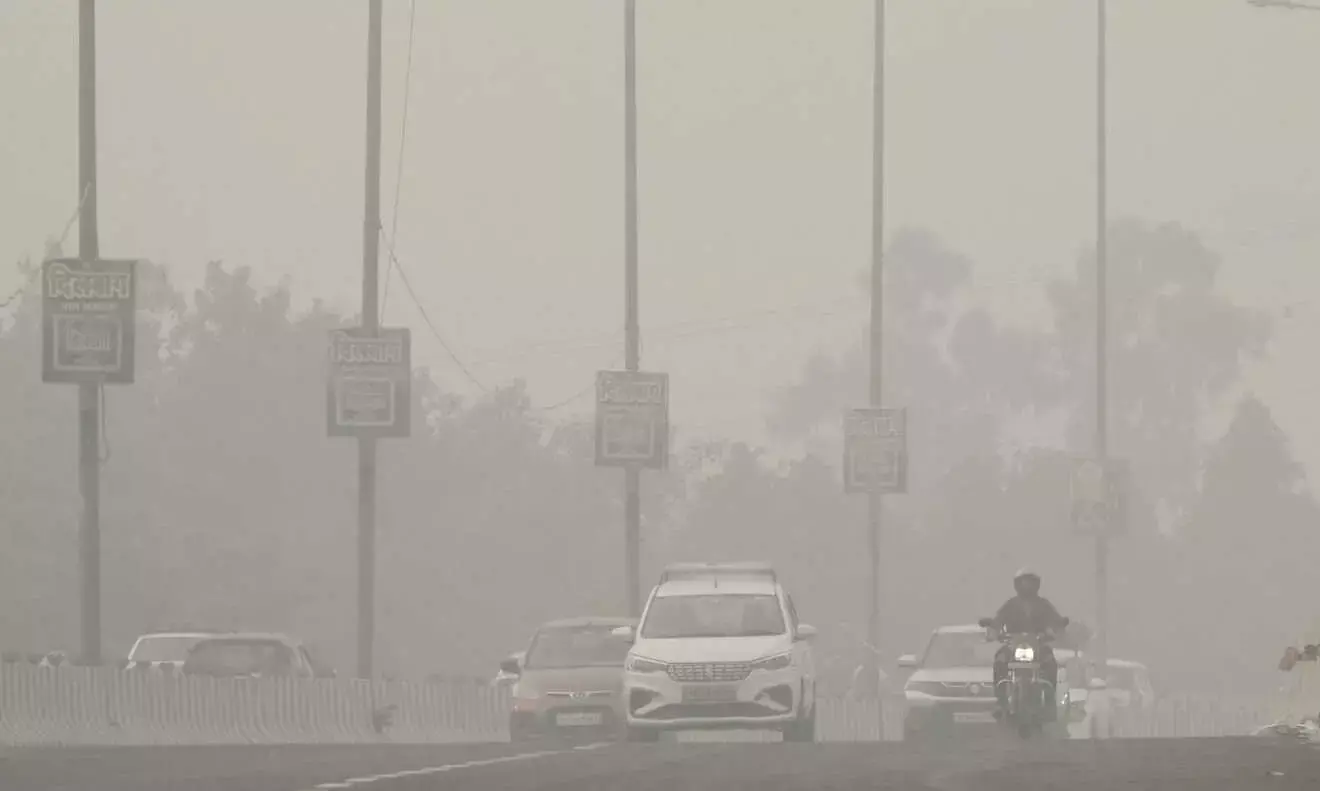 Delhi Air Pollution: दिल्ली-NCR में बारिश के बाद प्रदूषण से थोड़ी राहत, लेकिन हवा अब भी खराब श्रेणी में Delhi Air Pollution: दिल्ली-NCR में बारिश के बाद प्रदूषण से थोड़ी राहत, लेकिन हवा अब भी खराब श्रेणी में