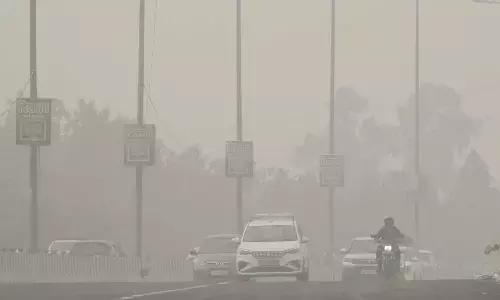 Delhi Air Pollution: दिल्ली-NCR में बारिश के बाद प्रदूषण से थोड़ी राहत, लेकिन हवा अब भी खराब श्रेणी में