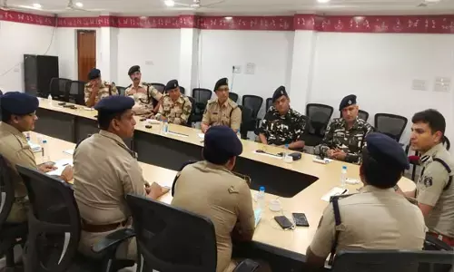 Raipur News: SSP ने ली पुलिस अधिकारियों व थाना प्रभारियों की बैठक, अर्धसैनिक बलों के कमांडेंट भी हुए शामिल