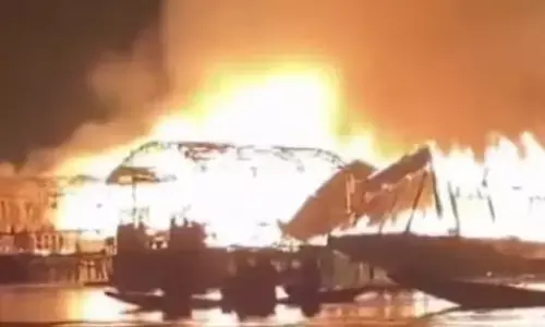 Dal Lake Fire Update: श्रीनगर की डल झील में हाउसबोट में लगी आग, बांग्लादेश के 3 पर्यटकों की मौत