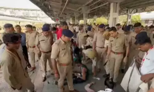 Surat Railway Station : सूरत रेलवे स्टेशन पर भगदड़, बिहार के 1 यात्री की मौत,  4 बेहोश