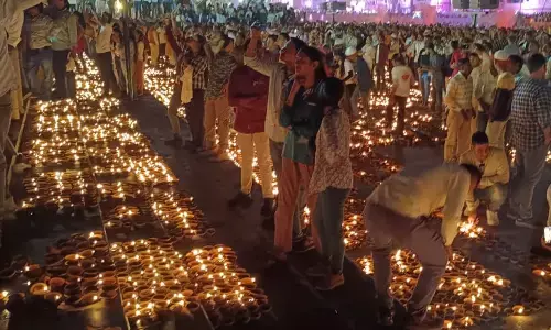Ayodhya Deepotsav 2023: अयोध्या में  फिर बना वर्ल्ड रिकॉर्ड, 22.23 लाख दियों से जगमगाई राम की नगरी अयोध्या