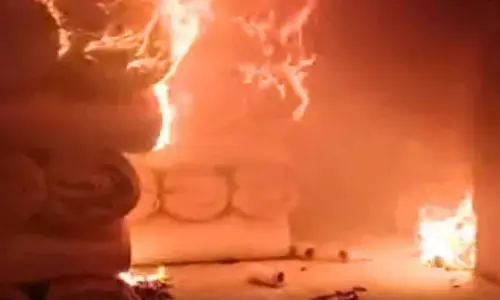 Meerut Fire News: मेरठ के कपड़ा गोदाम और पावरलूम कारखाने में भीषण आग, 50 लाख का माल जलकर राख, दमकल की 6 गाड़ियों ने पाया काबू